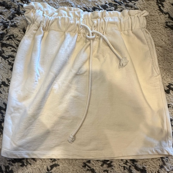 White skirt - Picture 1 of 2